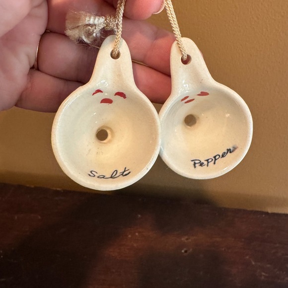 Vintage Ceramic Salt and Pepper Spoons Set Red Hearts Kitchen Decor - Picture 6 of 6